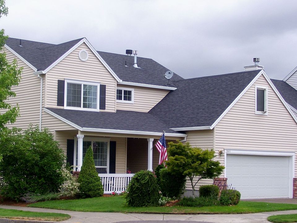 1st image of 2411 NE 11th Ave