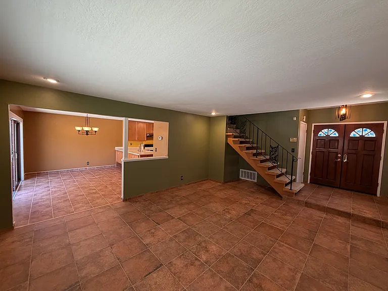 1619 Beechwood Dr — Photo 9