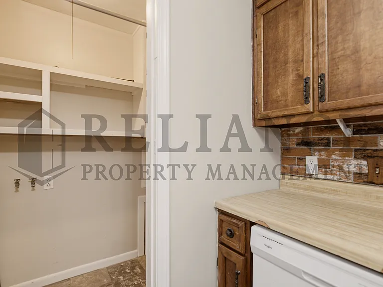 3349 S Vine St — Photo 25