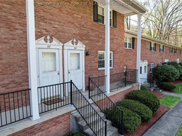 717 Castlegate Rd, South Charleston, WV 25303