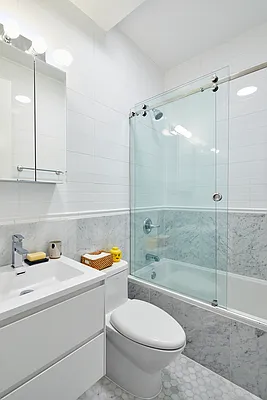 Rented by Nolita Group | media 21
