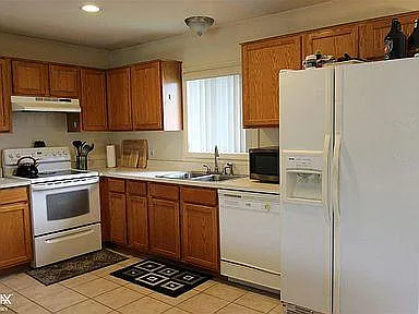 2 bed, 1000 sqft, $1,350 — Photo 3