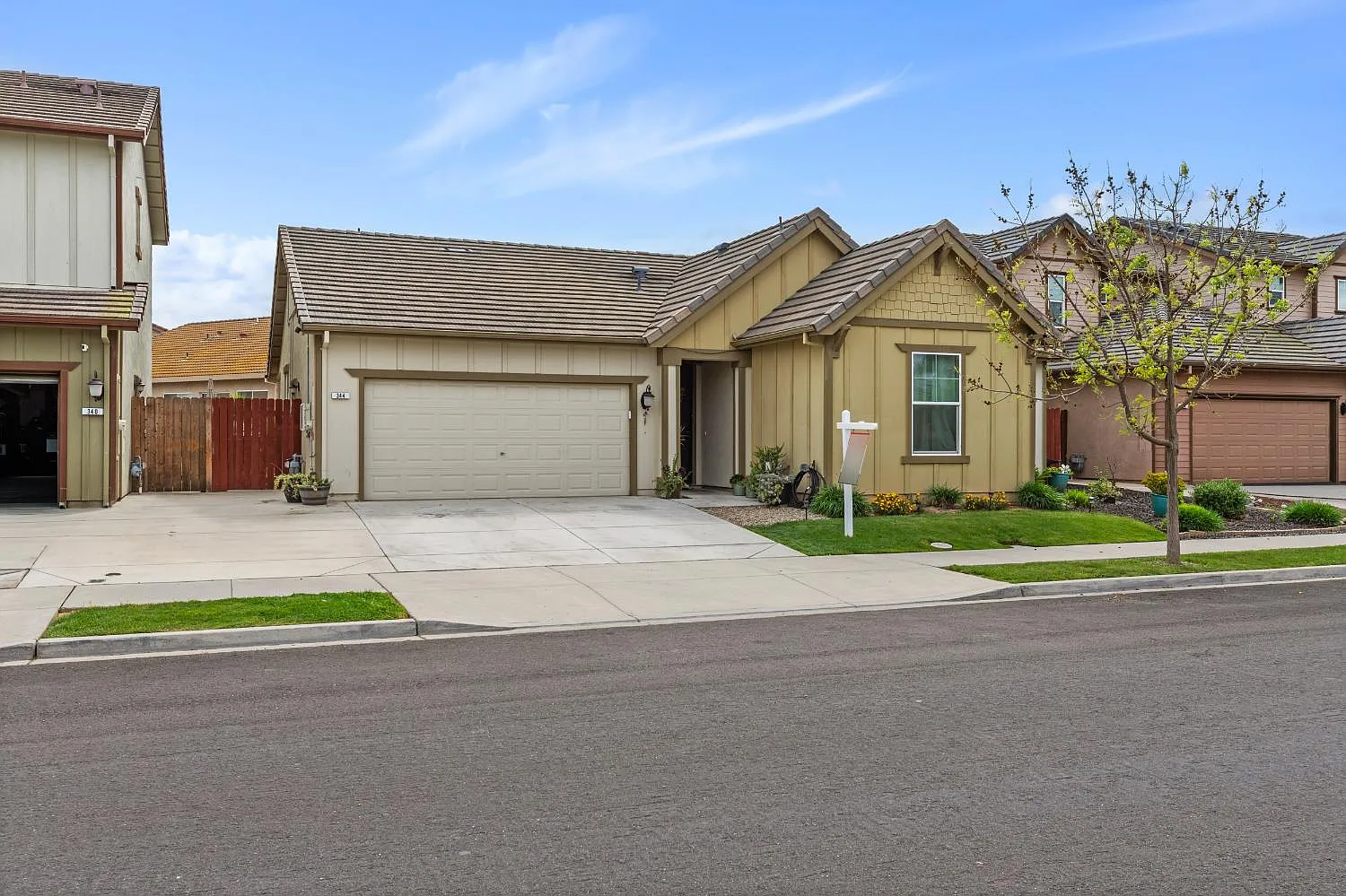 344 N Red Lion Way photo 1