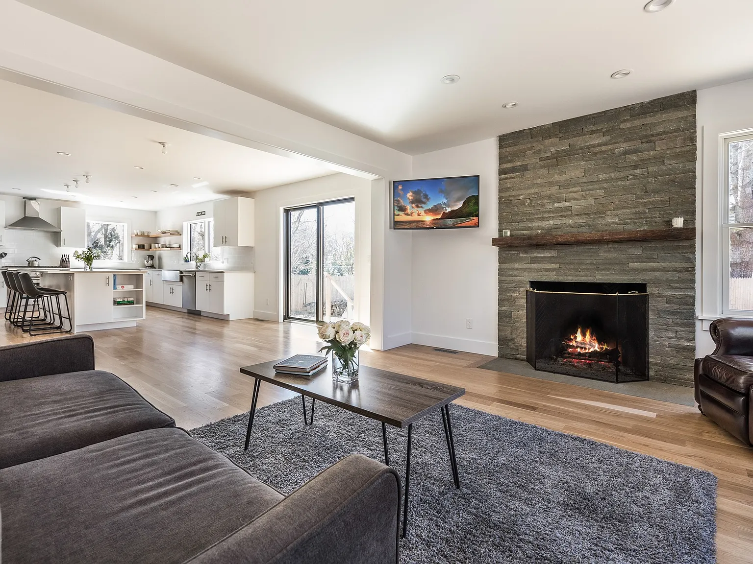Recently Constructed Home close to East Hampton Village — Photo 3