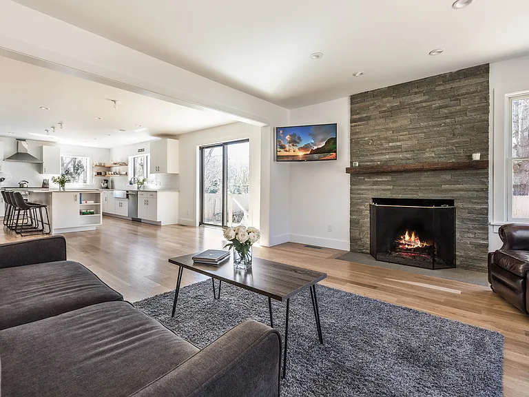 87 Accabonac Rd — Photo 3