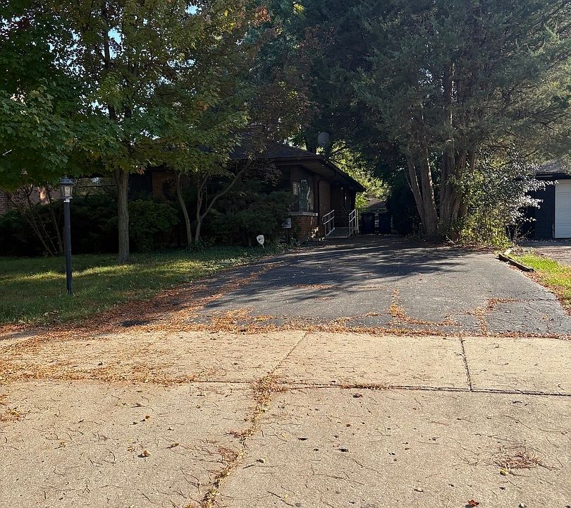 1st image of 276 W Saint Charles Rd
