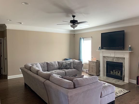 4th image of 216 Painter Hill Way
