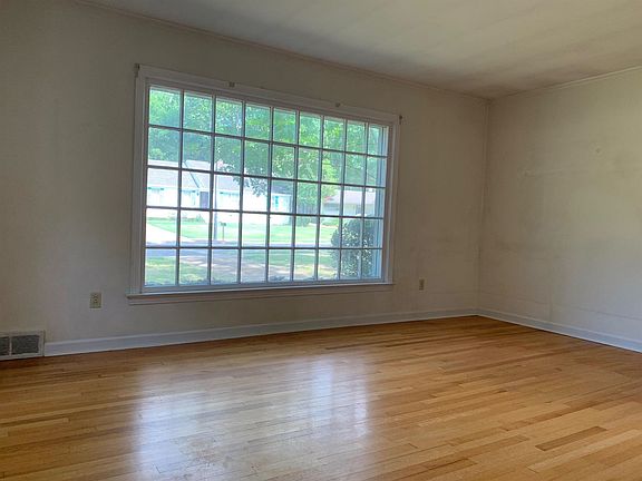 4th image of 229 Leonora Dr
