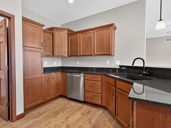 5th image of 3502 Whitman Ave