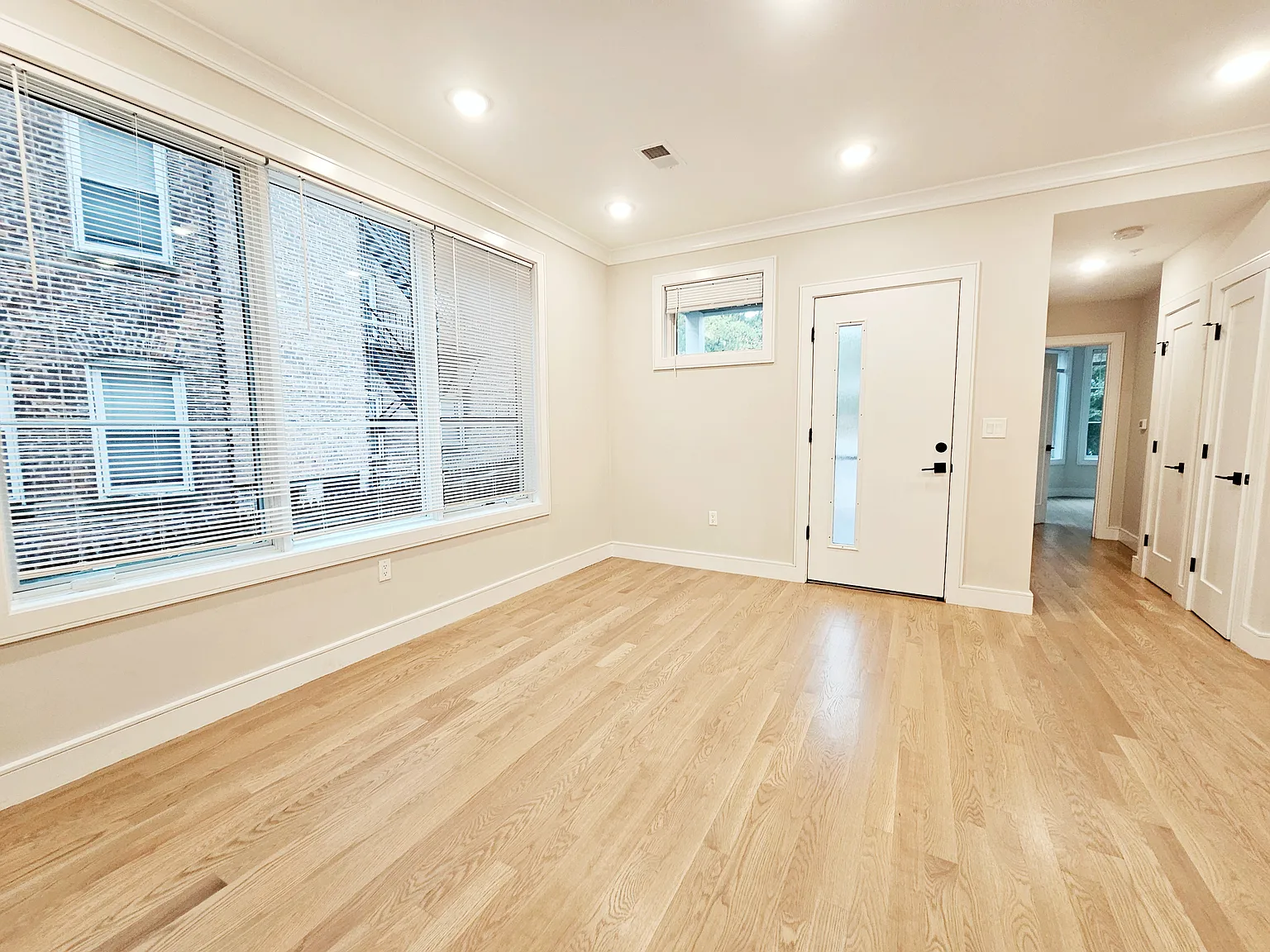 2 bed, 900 sqft, $3,595 — Photo 2
