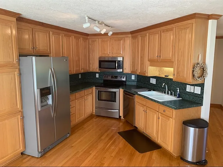 1047 Trogdon Dr — Photo 7