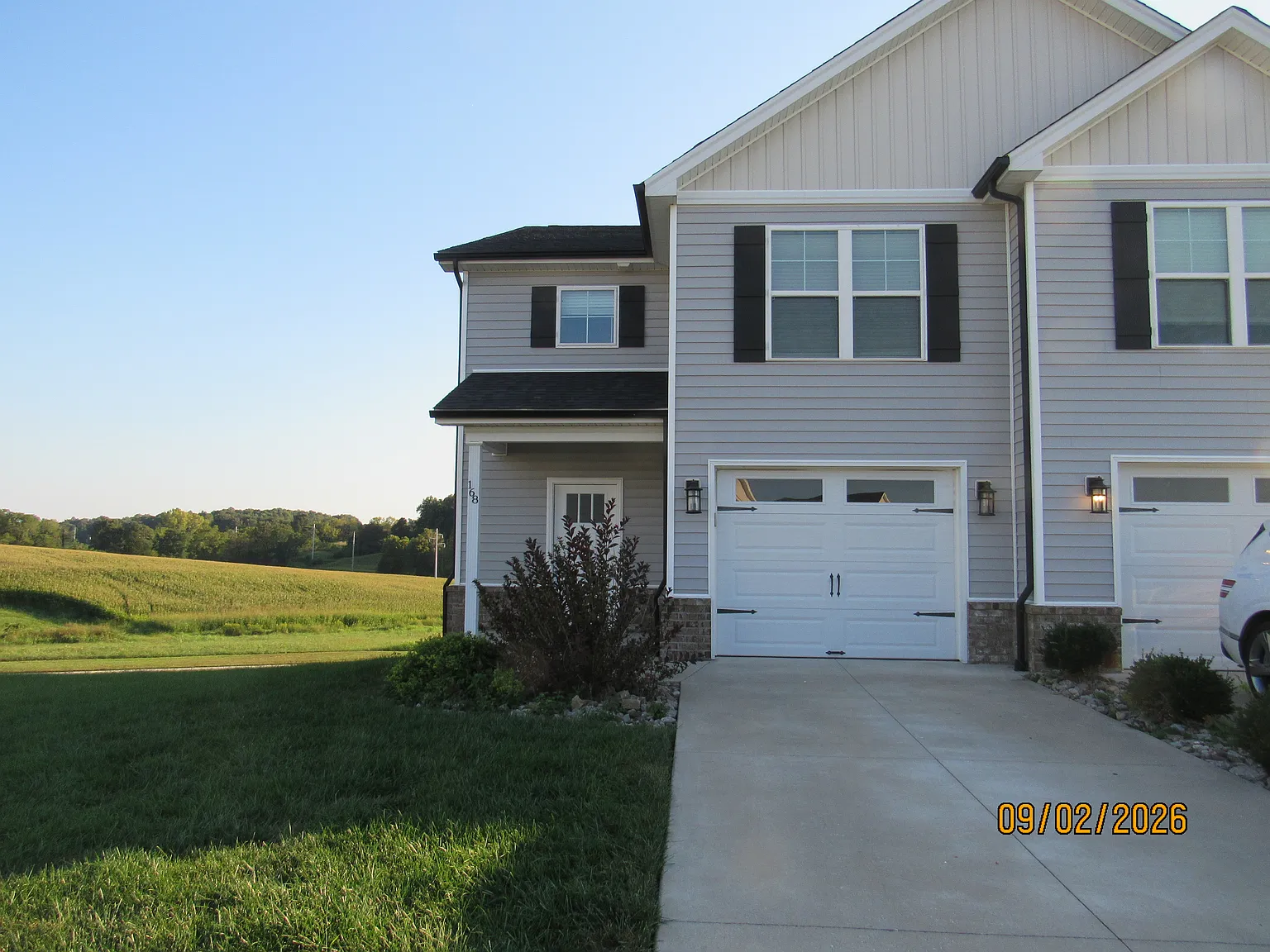 3 bed, 1872 sqft, $1,950 — Photo 2