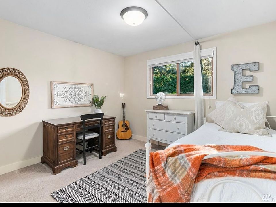 1st image of 13923 Jefferson Way #2