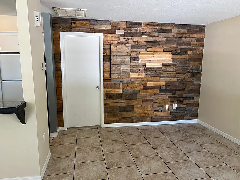715 Angelina Ln — Photo 7