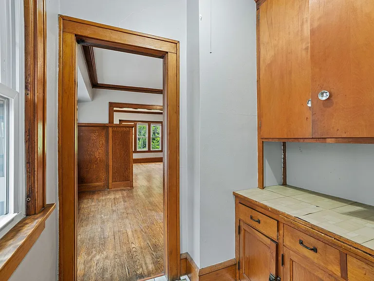 3040 N Maryland Ave — Photo 12