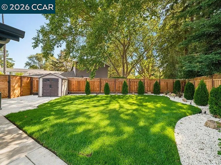 177 Saint Helena Ct — Photo 54