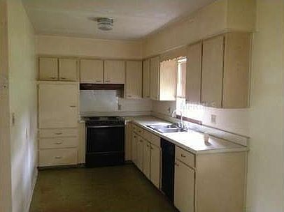 3rd image of 5301 Sumerset St