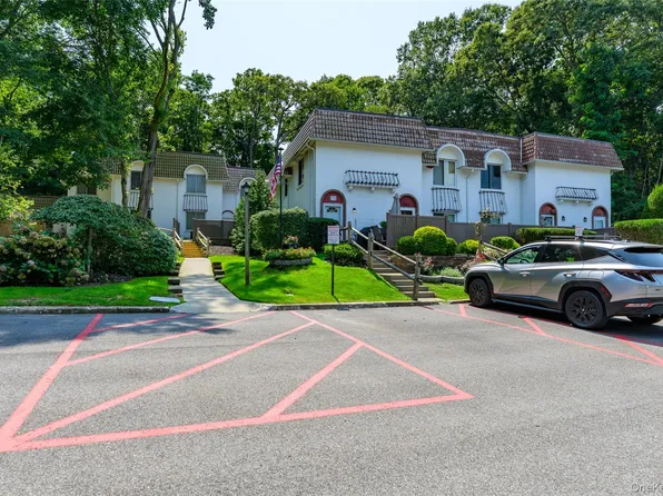 297 Brettonwoods Drive, Coram, NY 11727