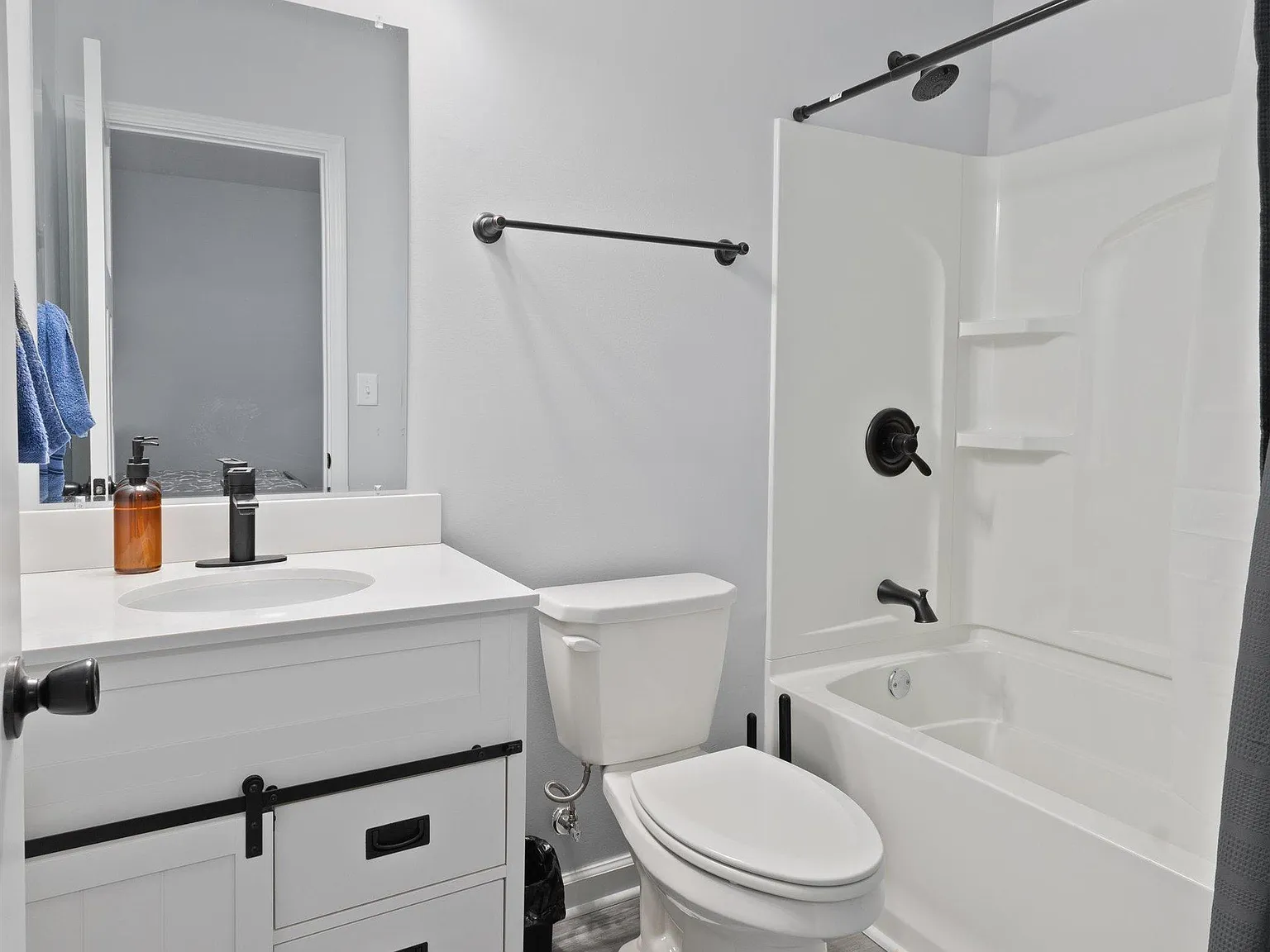 4 bed, 3.5 bath, 2606 sqft, $1,209 — Photo 2
