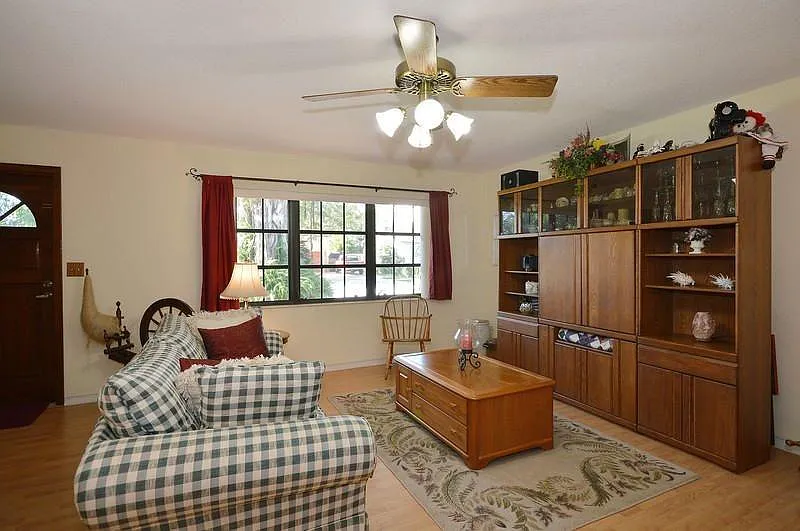 3 bed, 1597 sqft, $4,950 — Photo 4