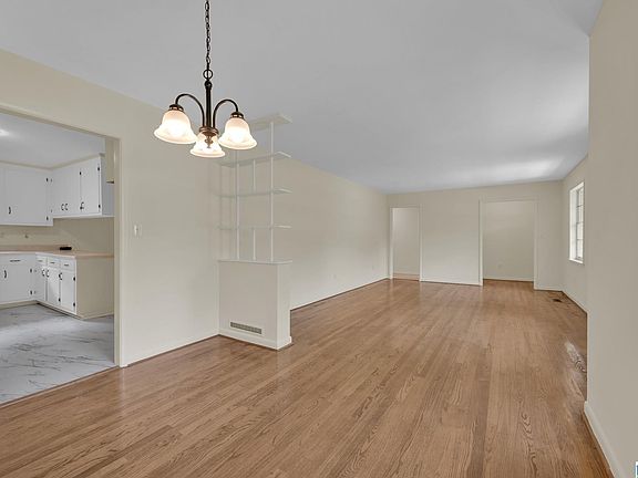 3rd image of 1800 Devon Dr