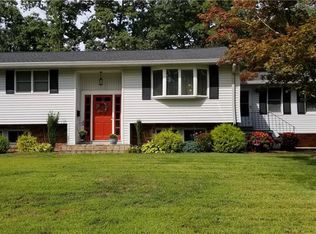 2 Maplewood Dr, Coventry, RI 02816