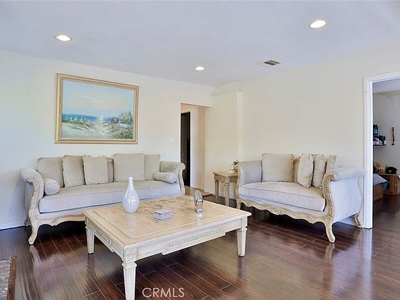 5th image of 10058 Sunland Blvd