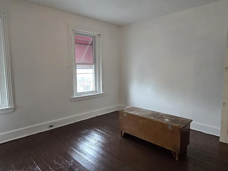109 W 23rd St — Photo 17