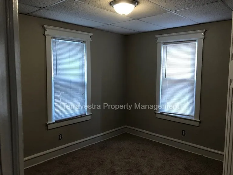 31 Lane Ave — Photo 11