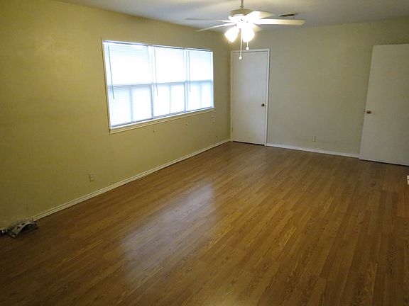 2nd image of 3318 Pollydale Ave