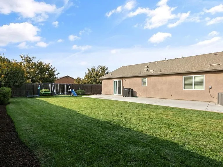 2423 W Corvina Ave — Photo 27
