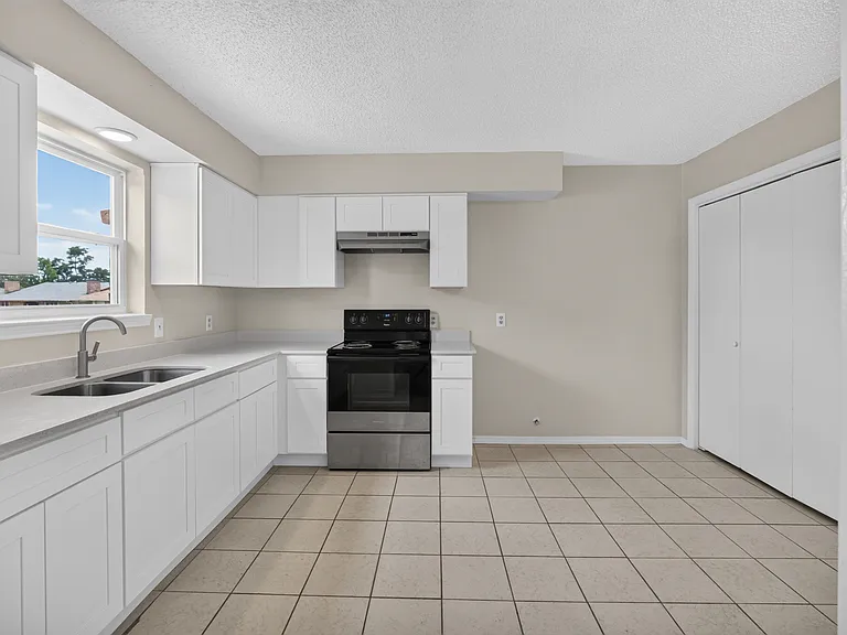 1128 Pleasant Valley Ln #1128 — Photo 8