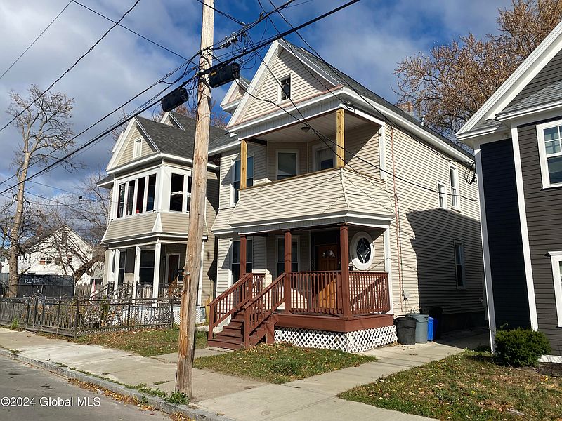 3rd image of 907 Delamont Avenue
