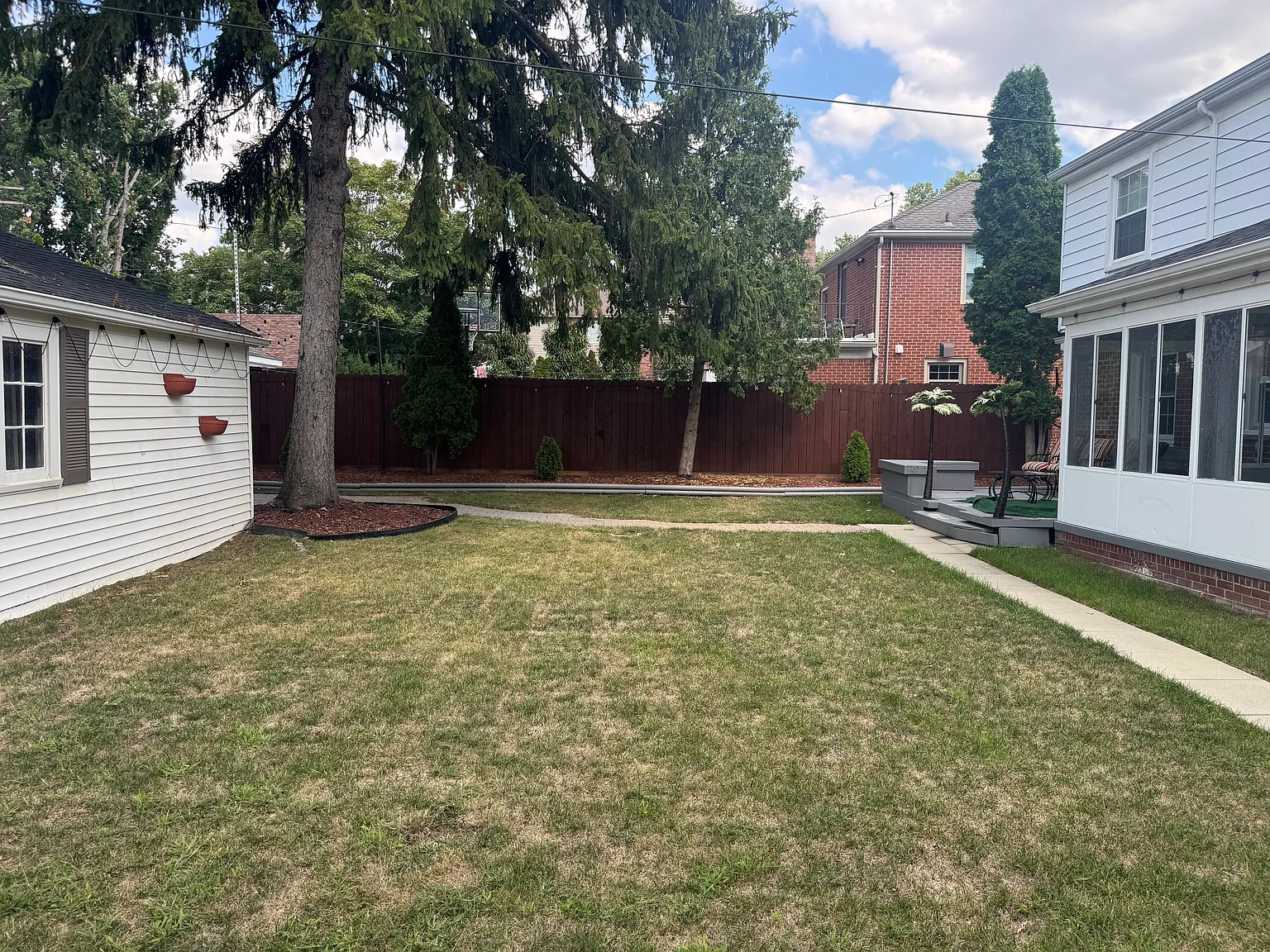 22750 Law St — Photo 4