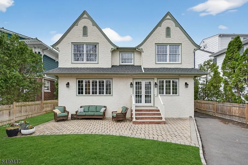 20 Parkview Dr photo 1