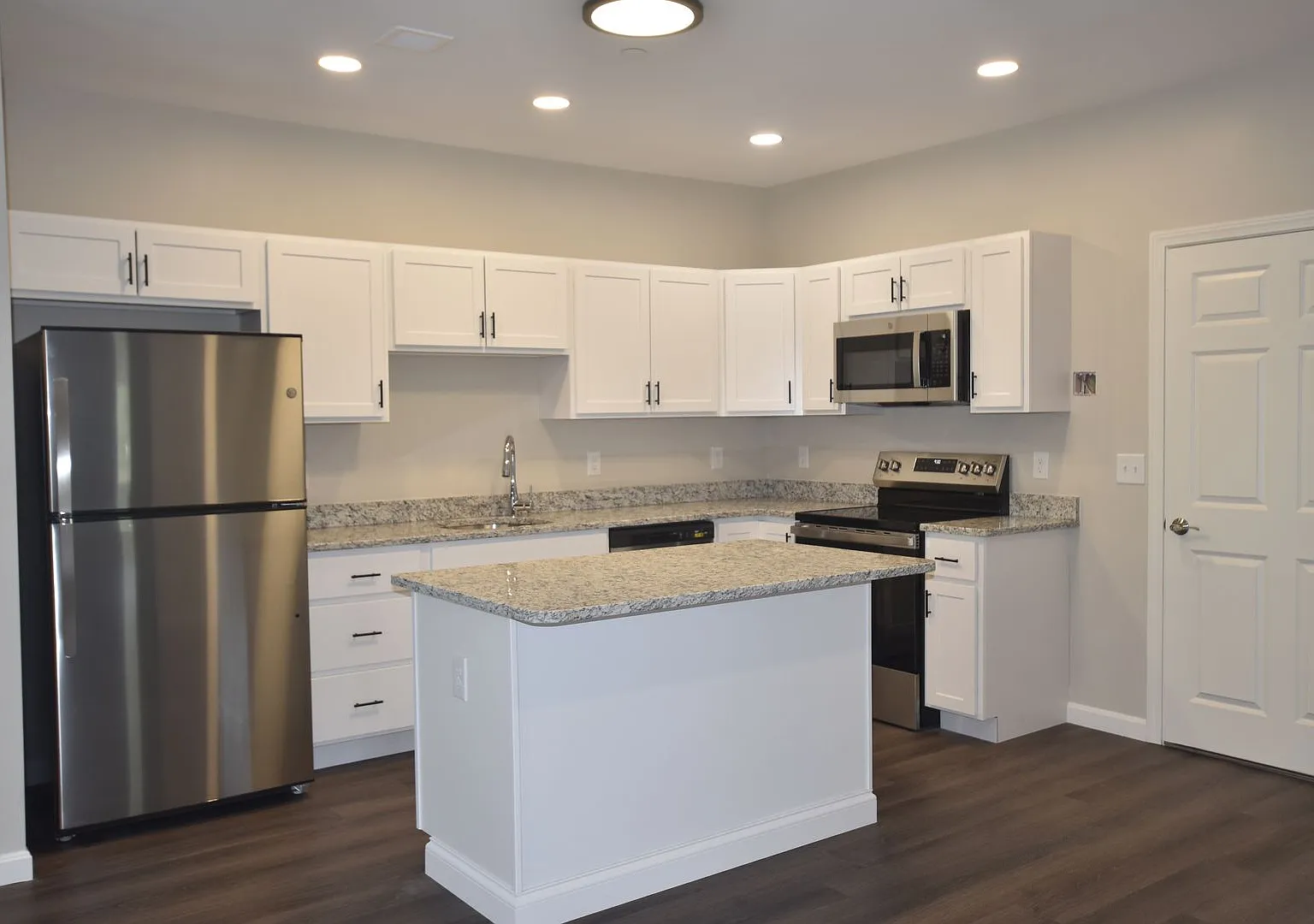 V&W/217 Rockingham Rd — Photo 1