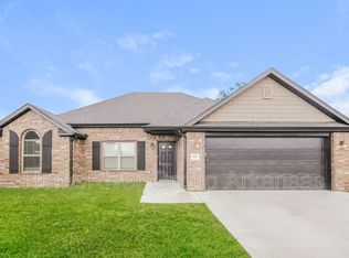 1725 Charismatic Dr, Prairie Grove, AR 72753