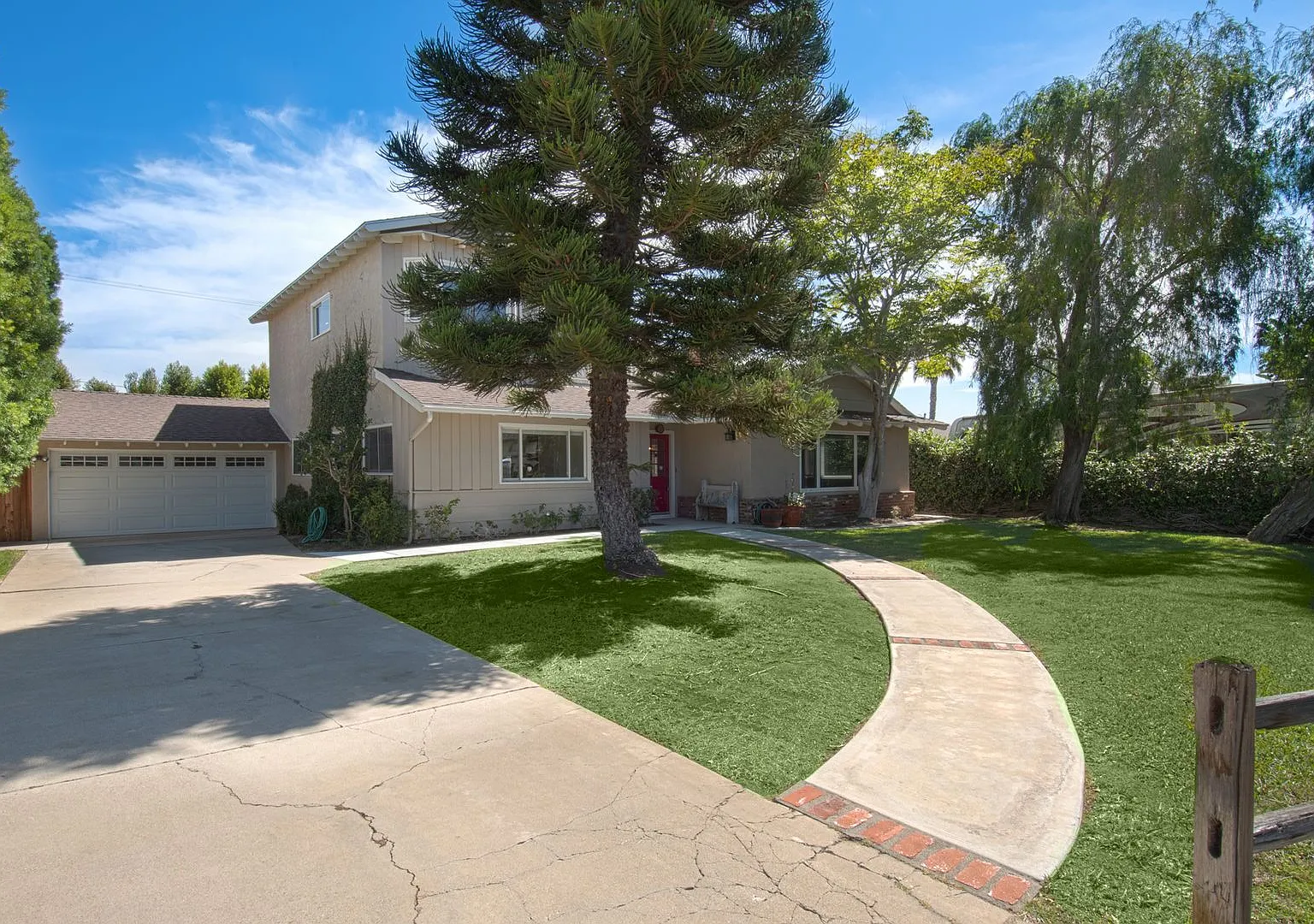 Classic Newport Beach 3 Bed Single Family Home With Yard — Photo 1
