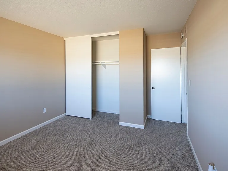 Park Ave Apartments — Photo 18