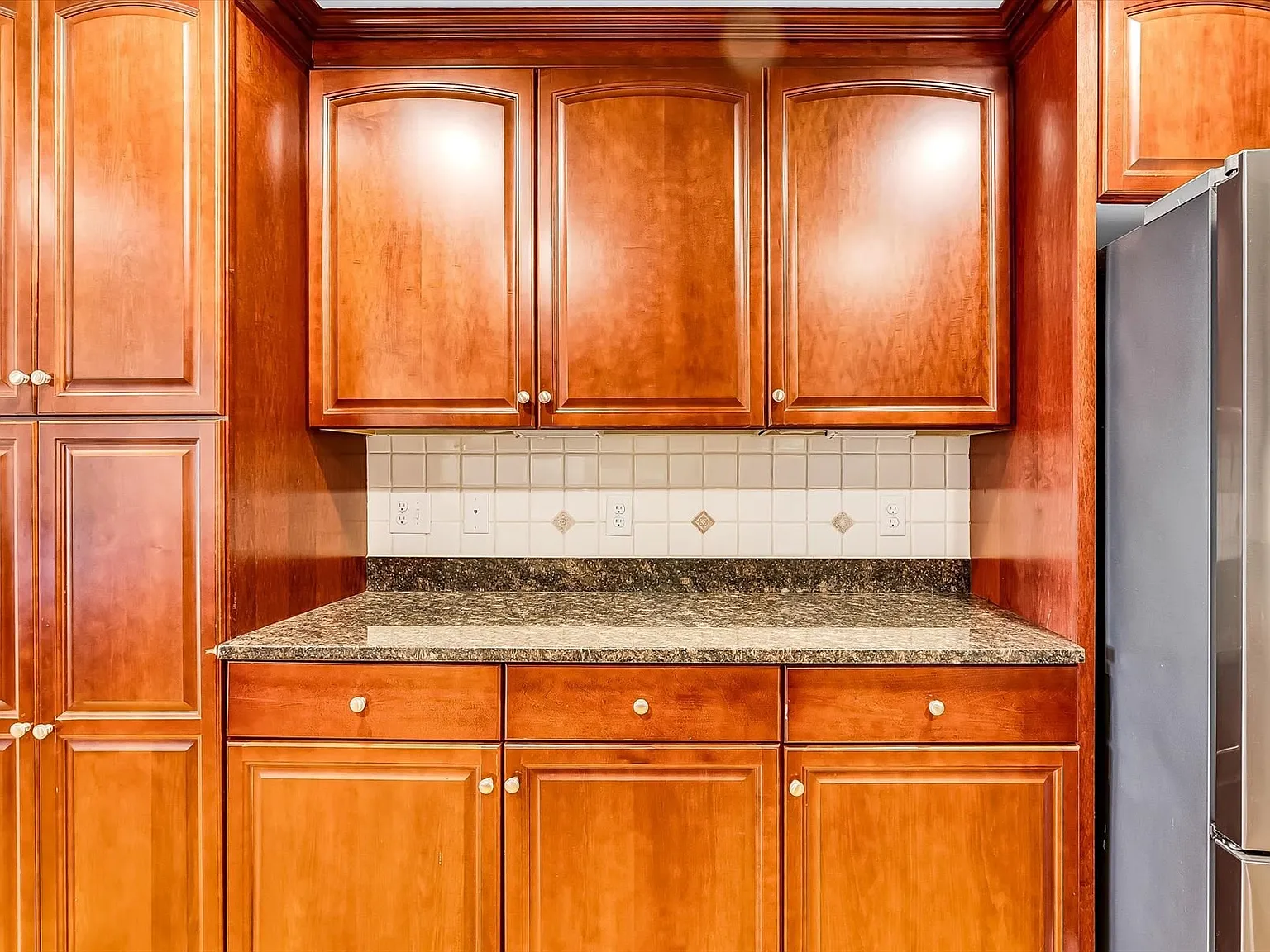 3 bed, 4.0 bath, 2499 sqft, $3,500 — Photo 4
