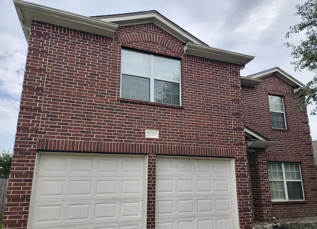 4 bed, 2.5 bath, 3000 sqft, $2,850 — Photo 3