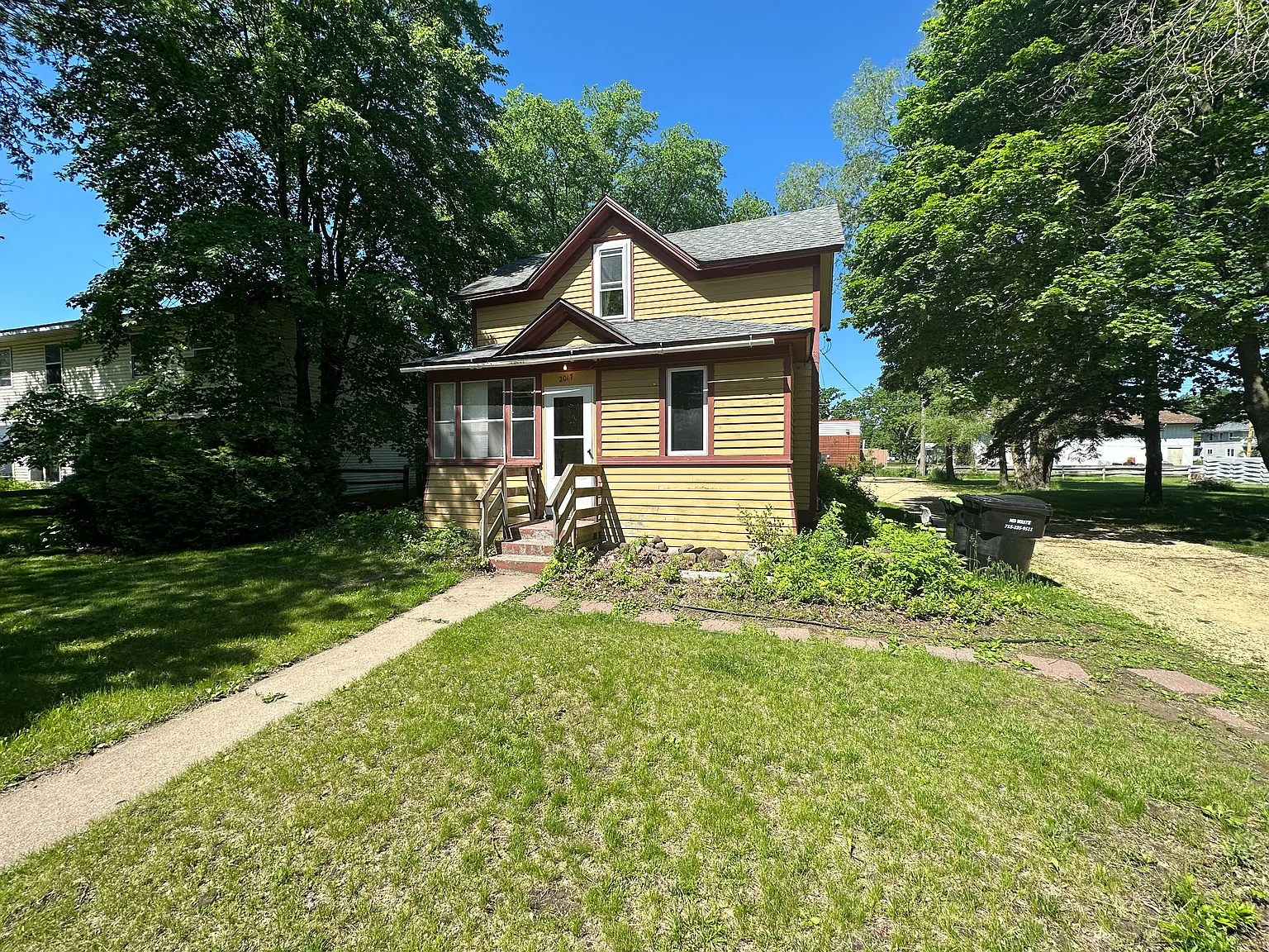 3 bed, 2040 sqft, $1,250 — Photo 1
