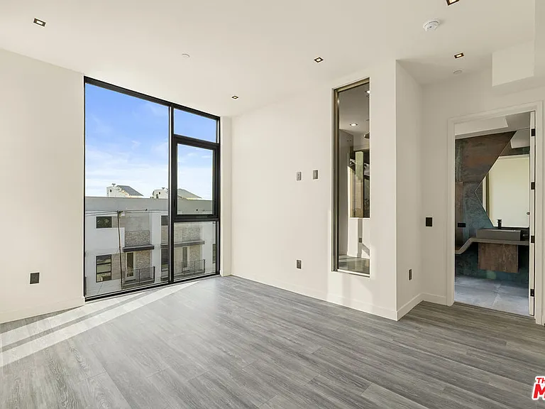 1021 N Ogden Dr #Penthouse 5 — Photo 14