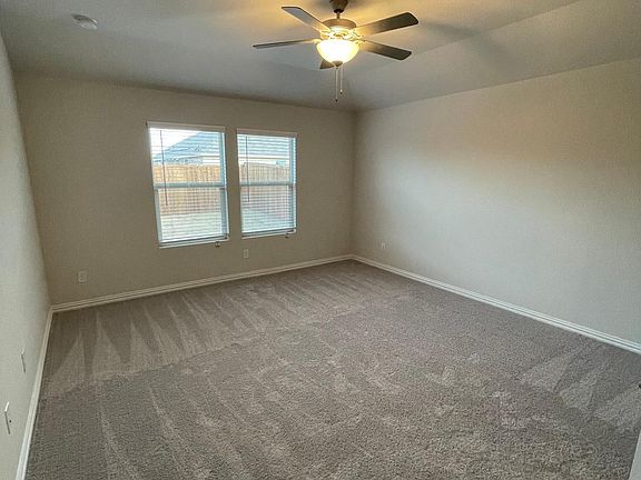 5th image of 3240 Chivalry Dr