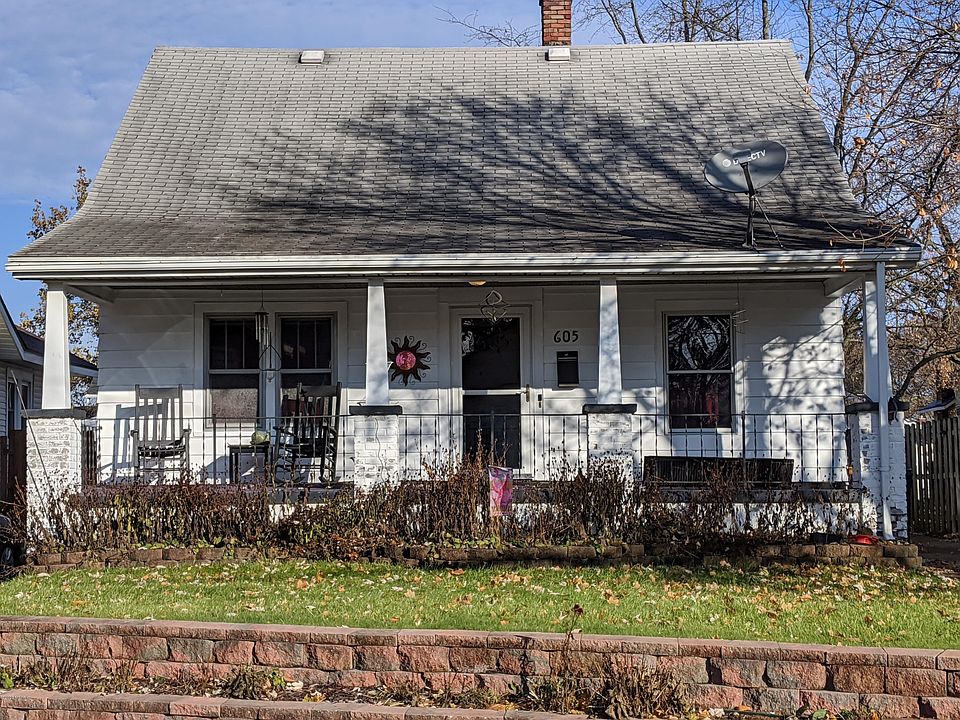 1st image of 605 Woodridge St NE
