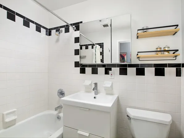 714 Sackett Street image 6 of 8