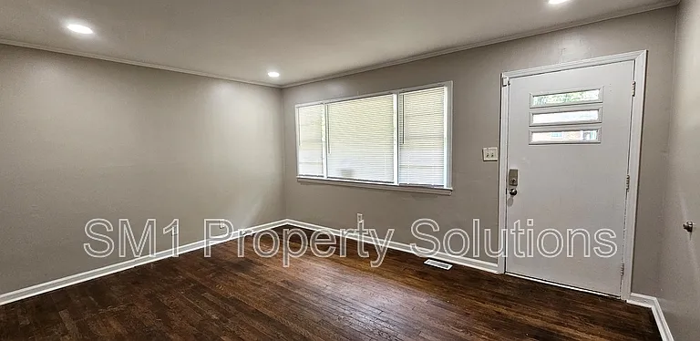 1702 Spry St — Photo 3