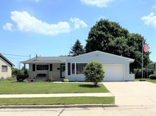 627 S 31st St, Manitowoc, WI 54220