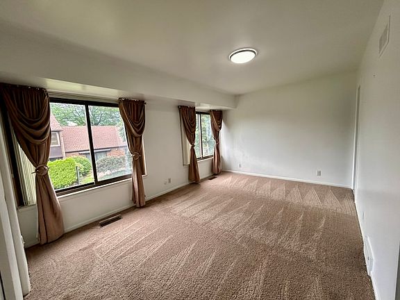 4th image of 3069 Lindenwood Dr