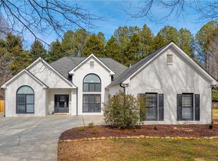 5169 Artesian Spring Dr, Flowery Branch, GA 30542